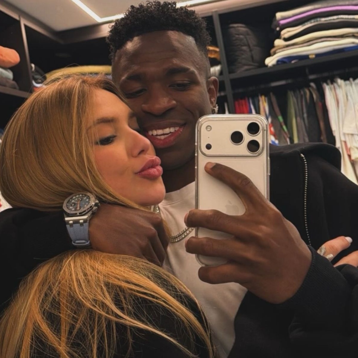 Vini Jr. posta nova foto ao lado de Virginia em Madri