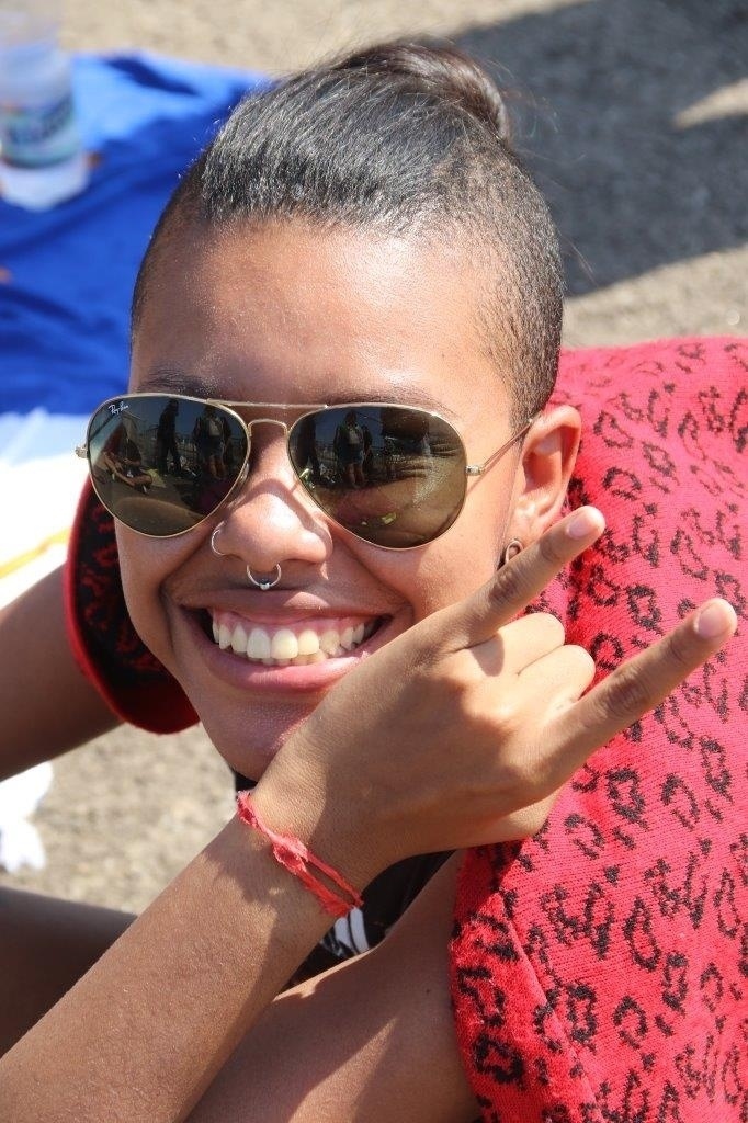 19.set.2015 - Fãs chegam cedo e enfrentam sol forte na entrada da Cidade do Rock. O segundo dia do festival Rock in Rio 2015 conta com apresentações das bandas Korn, Mötley Crüe e Metallica, entre outras. - Zulmair Rocha/UOL