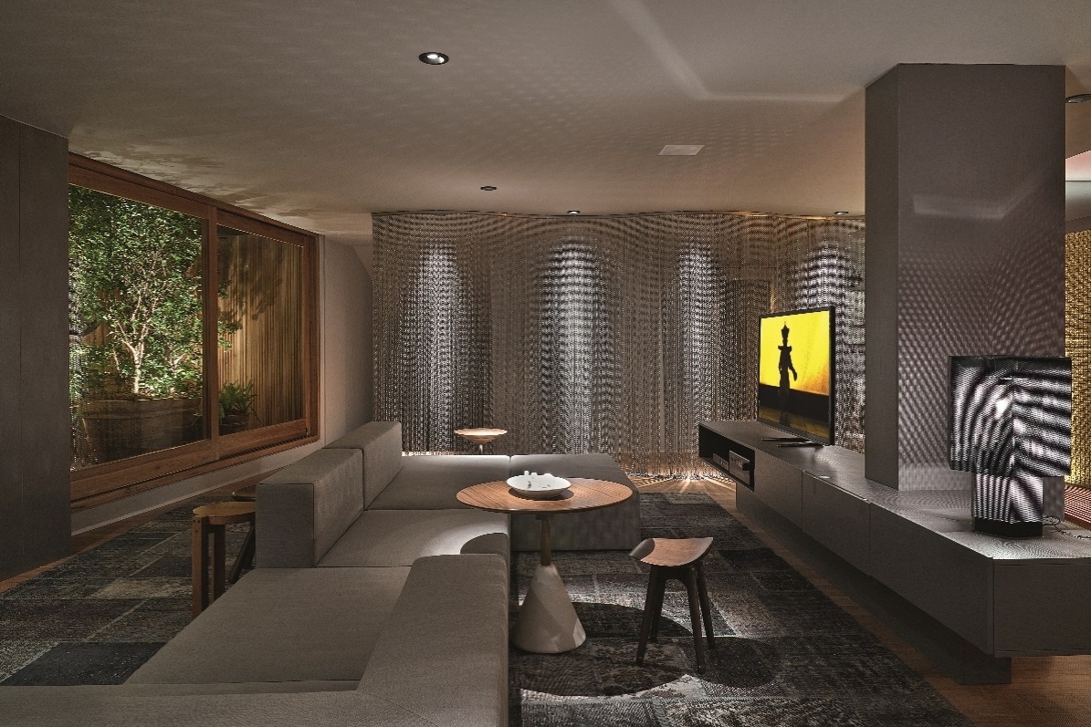 Em uma casa com ambientes integrados, o uso de divisórias ajuda a manter a privacidade dos moradores. Você pode utilizar, por exemplo, uma cortina de metal para separar o dormitório da sala de estar (foto), como fez Ney Lima no projeto Cubo de Ouro, na Casa Cor Brasília | A mostra (www.casacor.com.br) fica em cartaz até 10 de novembro de 2015 - Jomar Bragança/ Divulgação