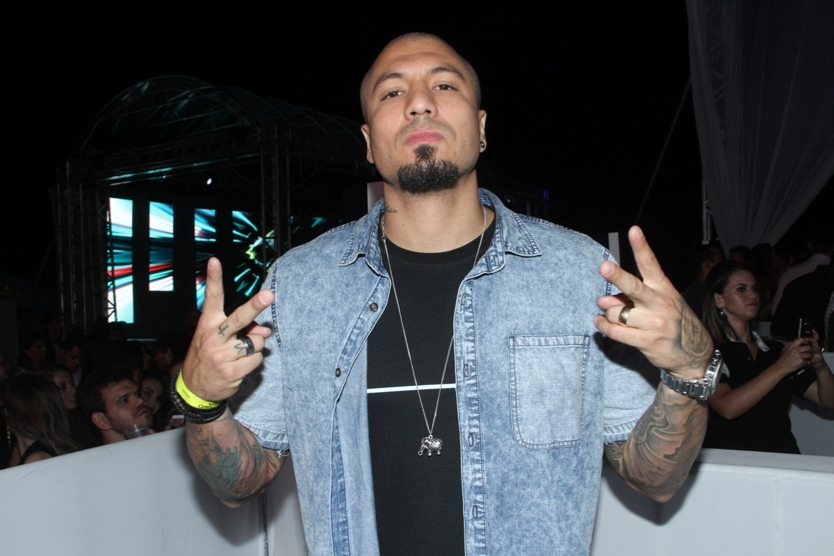 22.nov.2015 - O ex-BBB Fernando Medeiros em show de Gusttavo Lima - Amauri Nehn/Brazil News