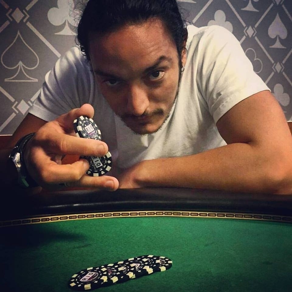 Allan Souza Lima vive jogador de pôker em "Jogos Clandestinos", de Caco Milano - Reprodução