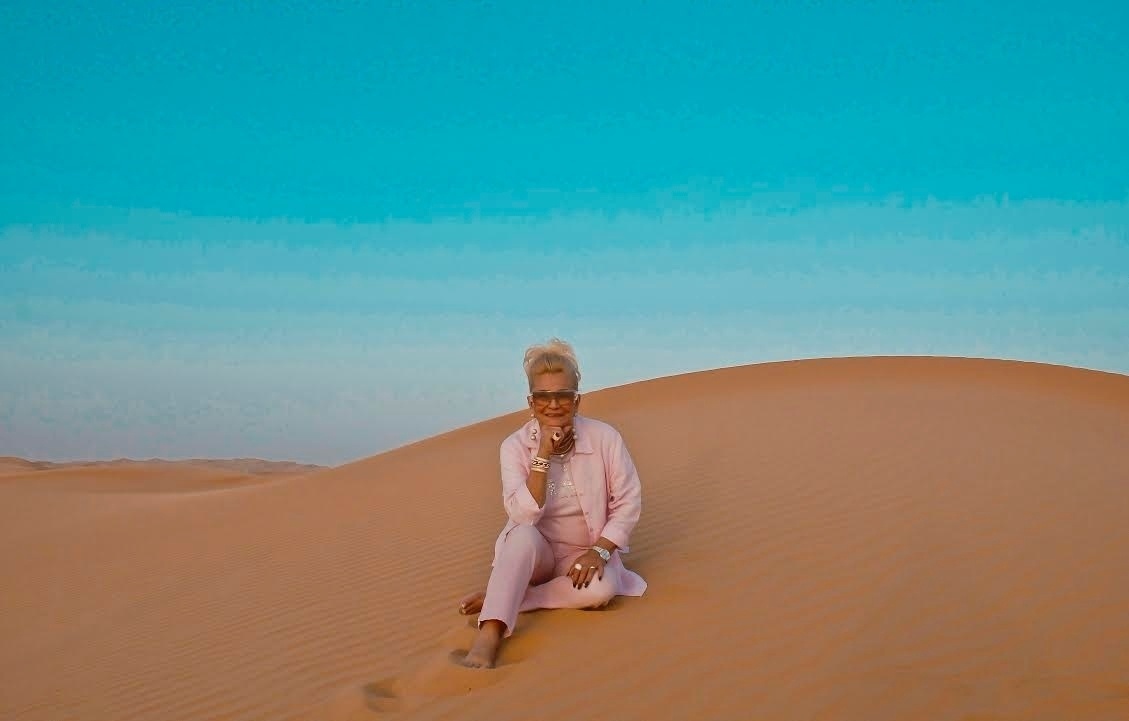 25.nov.2016 - Hebe em Dubai pela primeira vez, momentos antes dela se emocionar sozinha com seus pensamentos - João Passos/Arquivo pessoal