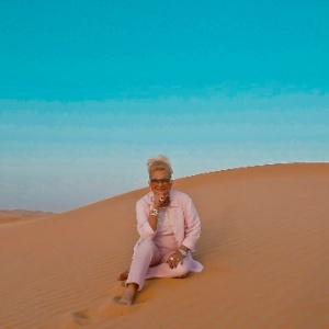 Hebe se emociona ao sentar no meio do deserto em Dubai - João Passos/Arquivo pessoal - João Passos/Arquivo pessoal