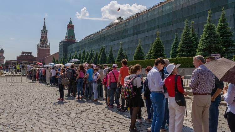 Em Moscou, turistas fazem fila para ver de perto o corpo embalsamado de Vladimir Lênin  - Getty Images - Getty Images