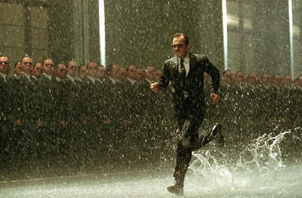 Hugo Weaving em cena de "Matrix Revolutions" (2003) - Divulgação