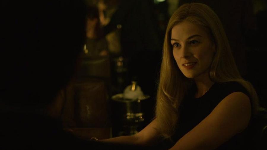 Rosamund Pike em cena de Garota Exemplar (2014) - Divulgação