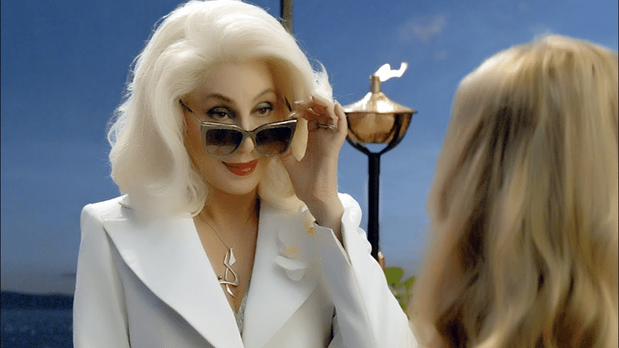 Cher em cena de "Mamma Mia 2" - Reprodução/YouTube