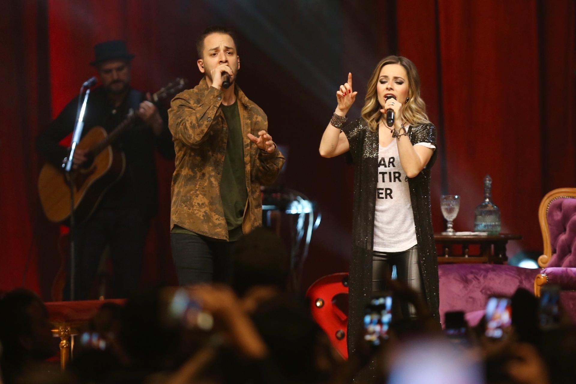 Sandy volta a cantar com o irmão, Junior, 11 anos após o fim da dupla, na abertura da nova turnê da cantora, "Nos Voz Eles", no Credicard Hall, em São Paulo - Manuela Scarpa/Brazil News