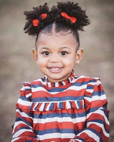 Menina de 2 anos faz sucesso no Instagram com vídeos fofos de penteados -  17/07/2019 - UOL Universa