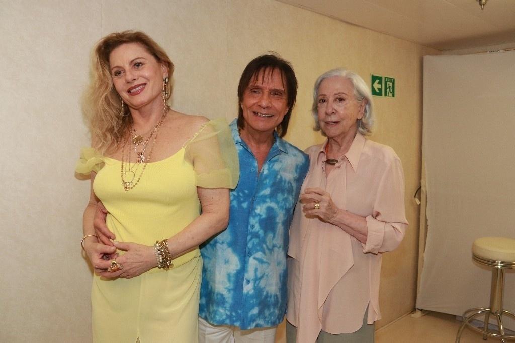Vera Fisher e Fernanda Montenegro encontraram Roberto Carlos no camarim depois do show - Thyago Andrade/Brazil News