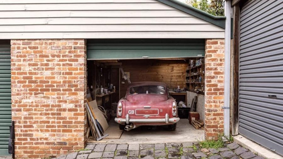 Aston Martin DB4 de 1960 guardado em fazenda - Divulgação