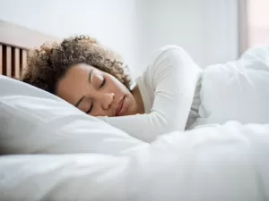 Menos peso e mais anos de vida: 7 benefícios que dormir bem traz para você