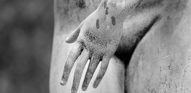 Estátua corpo feminino vagina
