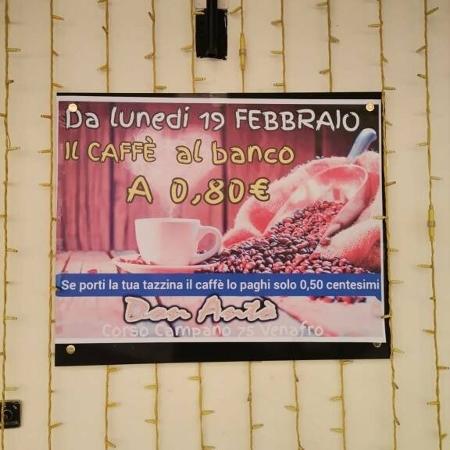 Promoção em cafeteria italiana