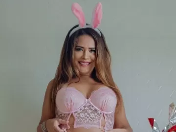 Geisy Arruda vira coelhinha sexy em ensaio de Páscoa para plataforma adulta