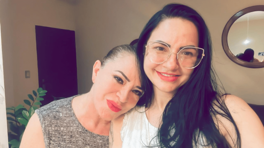 Inez (esquerda) e a sua filha Bartira (direita) se reencontraram quase 40 anos depois graças a um teste genético Inez (esquerda) e a sua filha Bartira (direita) se reencontraram quase 40 anos depois graças a um teste genético
