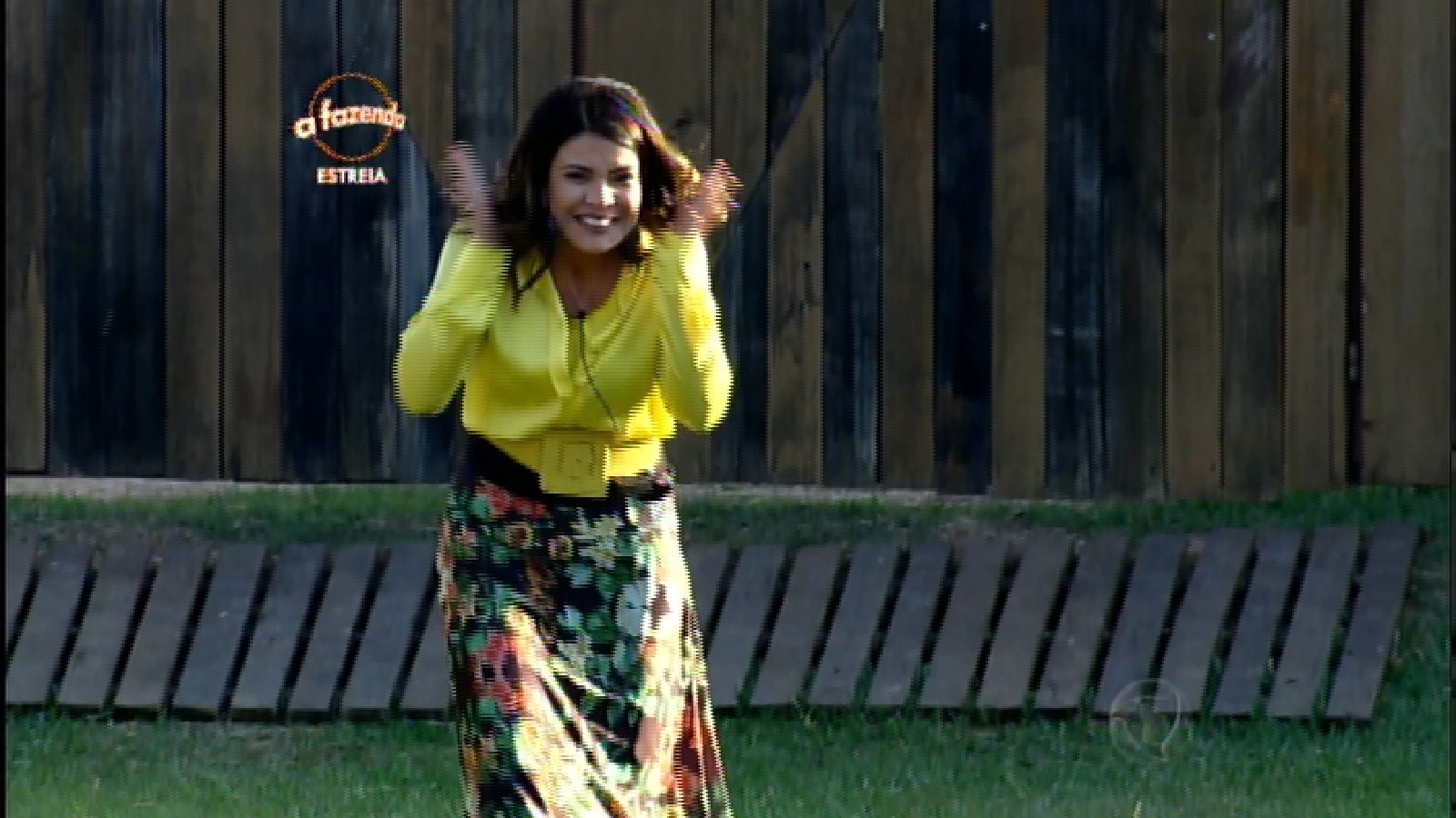 23.set.2015 - Mara Maravilha entrou cantando na sede do programa. Com mais de 30 anos de carreira, a cantora já posou para a revista "Playboy" em 1990. Hoje, ela se dedica ao gospel. - Reprodução/TV Record