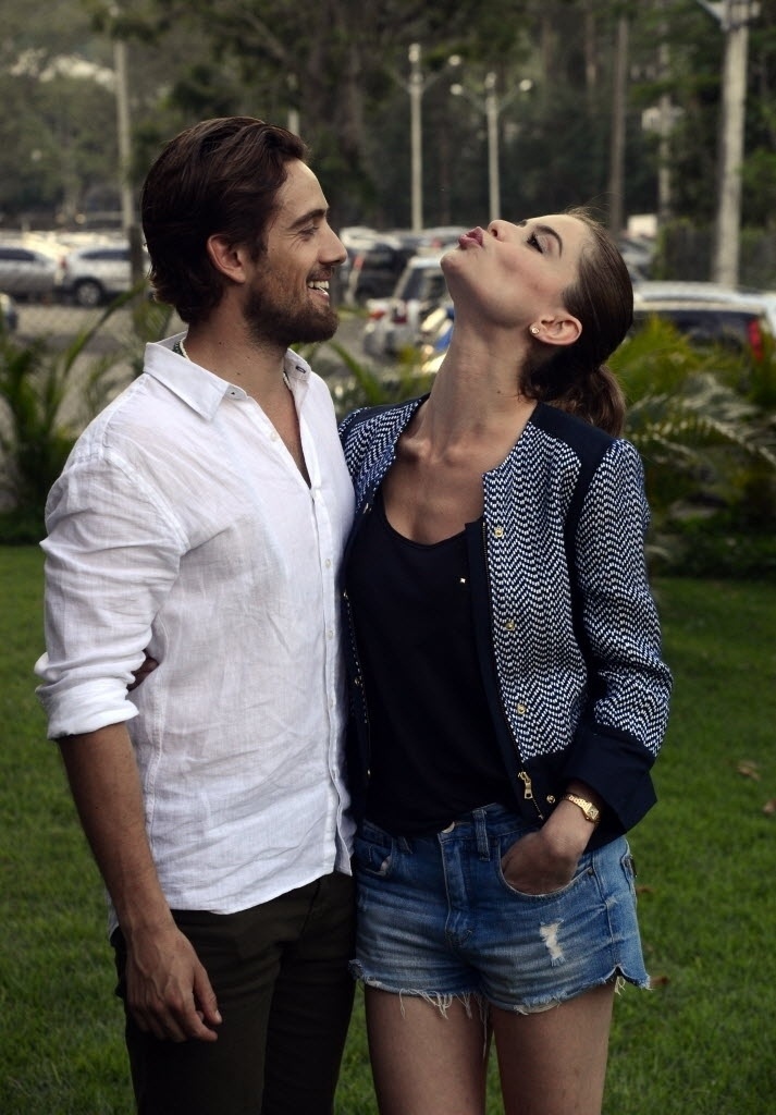 8.out.2015- Rafael Cardoso e Alinne Moraes divulgam a nova fase de "Além do Tempo", que mudará a partir do dia 20 de outubro para os dias atuais - André Durão/UOL