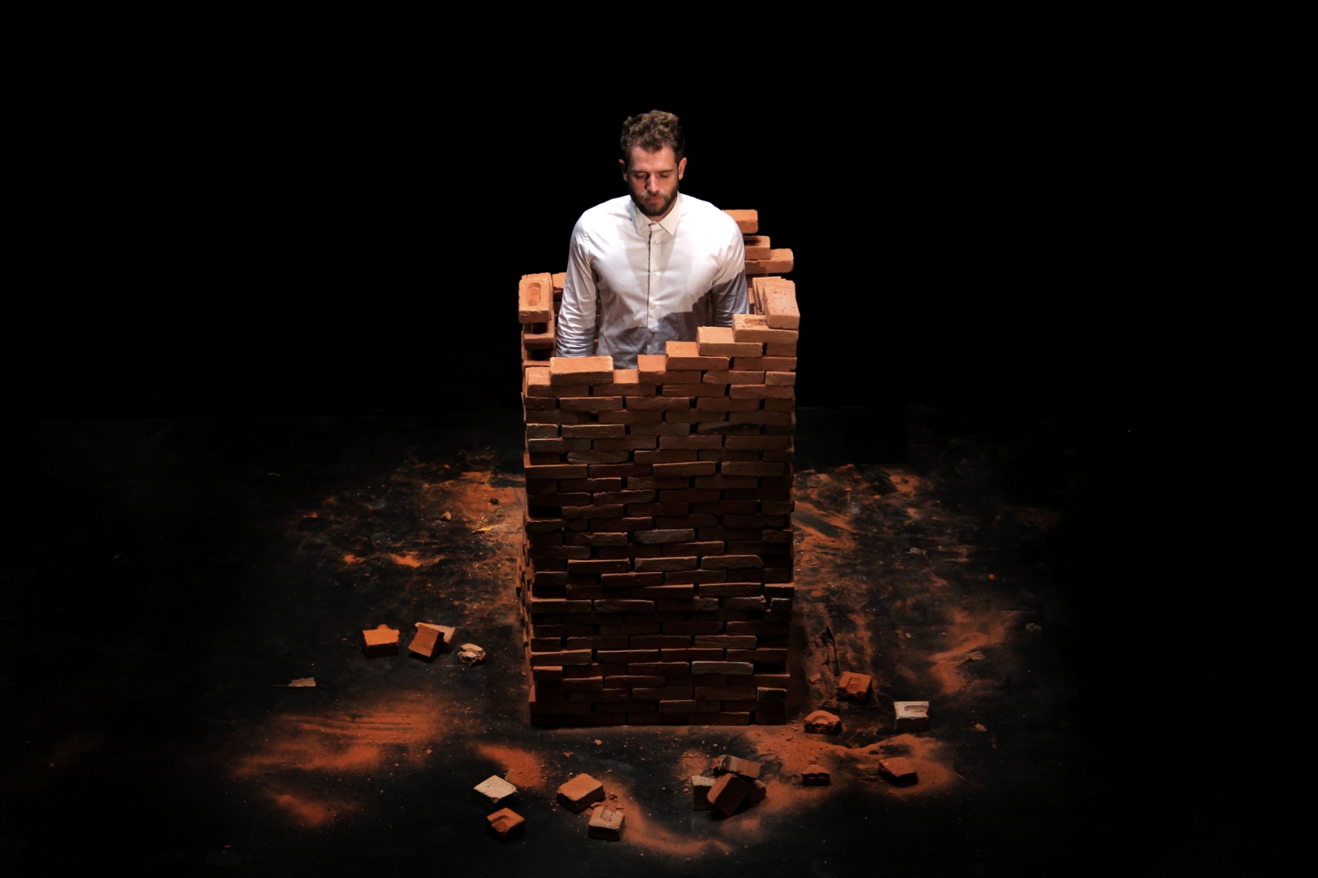 "Hamlet", de Brasília, performance assinada por Fernando e Adriano Guimarães, do Coletivo Irmãos Guimarães - Ismael Monticelli