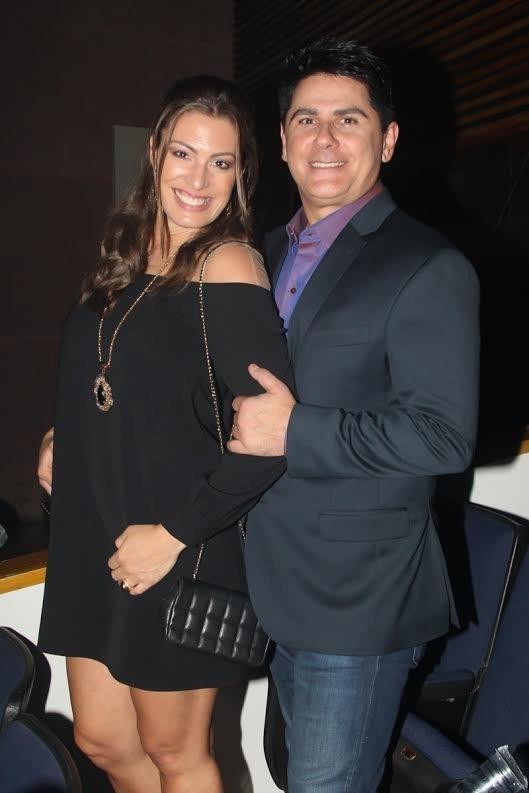 2.dez.2016 - Elaine Mickely e César Filho prestigiam o show de Xuxa no Citibank Hall, em São Paulo - Manuela Scarpa/ Brazil News