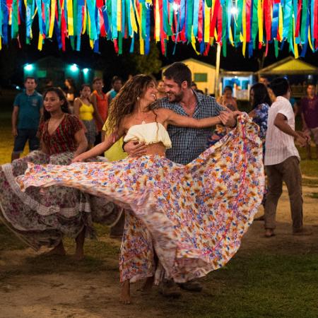 Zeca (Marco Pigossi) e Ritinha (Isis Valverde) começam a novela como noivos, mas o destino reserva novas paixões para o casal  - Divulgação/TV Globo - Divulgação/TV Globo