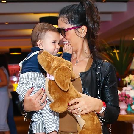 Suzana Alves com o filho, Benjamin, em São Paulo - Manuela Scarpa/Brazil News - Manuela Scarpa/Brazil News