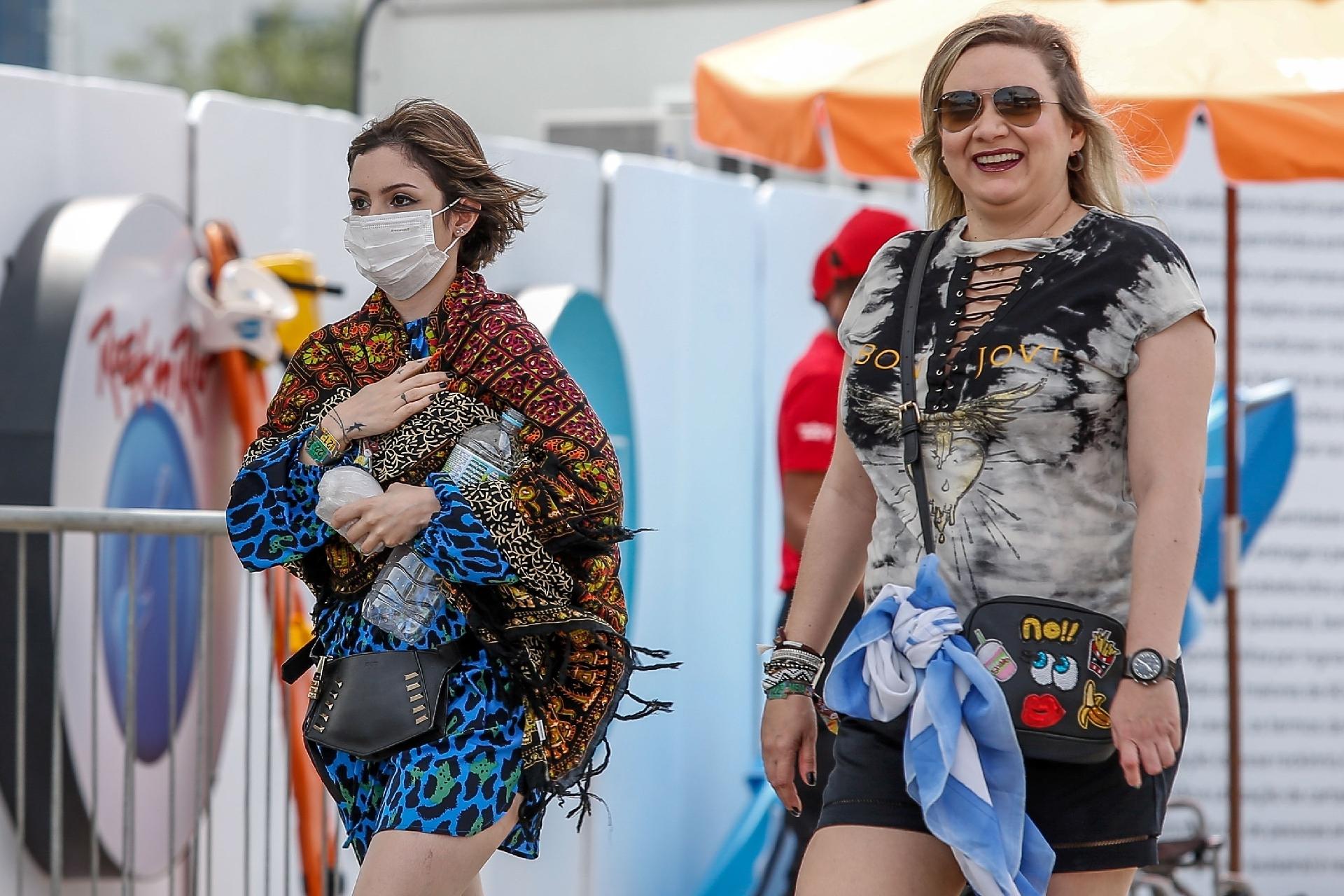 Fãs chegam para o show de Bon Jovi, no Rock in Rio - Marco Antonio Teixeira/ UOL