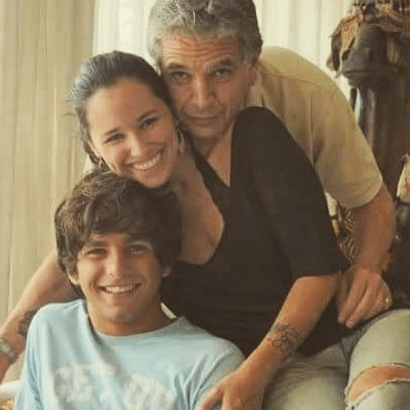 Mariana Belém com o irmão, Rafael, e o pai dos dois, Raul Mascarenhas - Reprodução/Instagram/maribelem