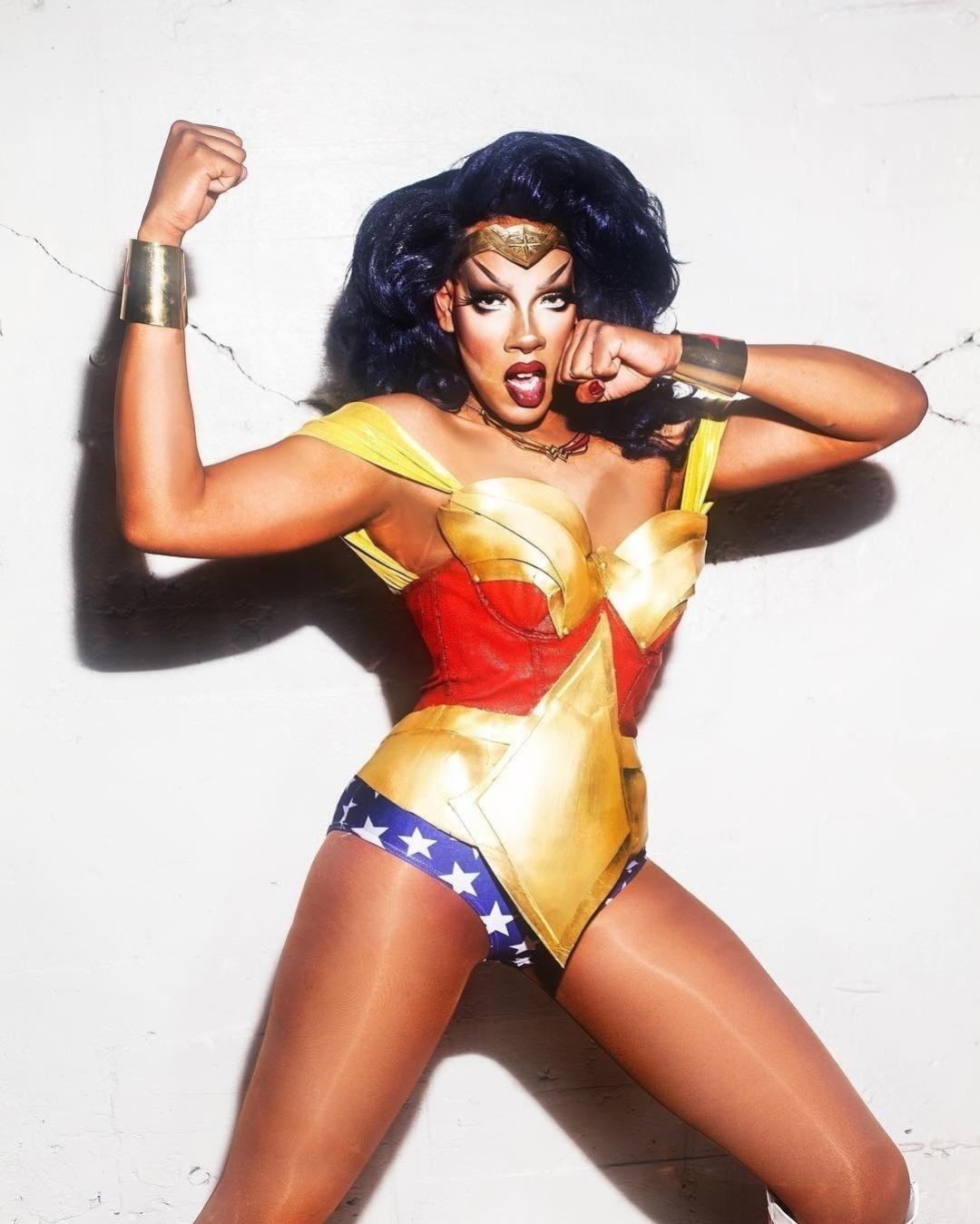 Dax Exclamationpoint como cosplay de Mulher Maravilha - Reprodução/Instagram