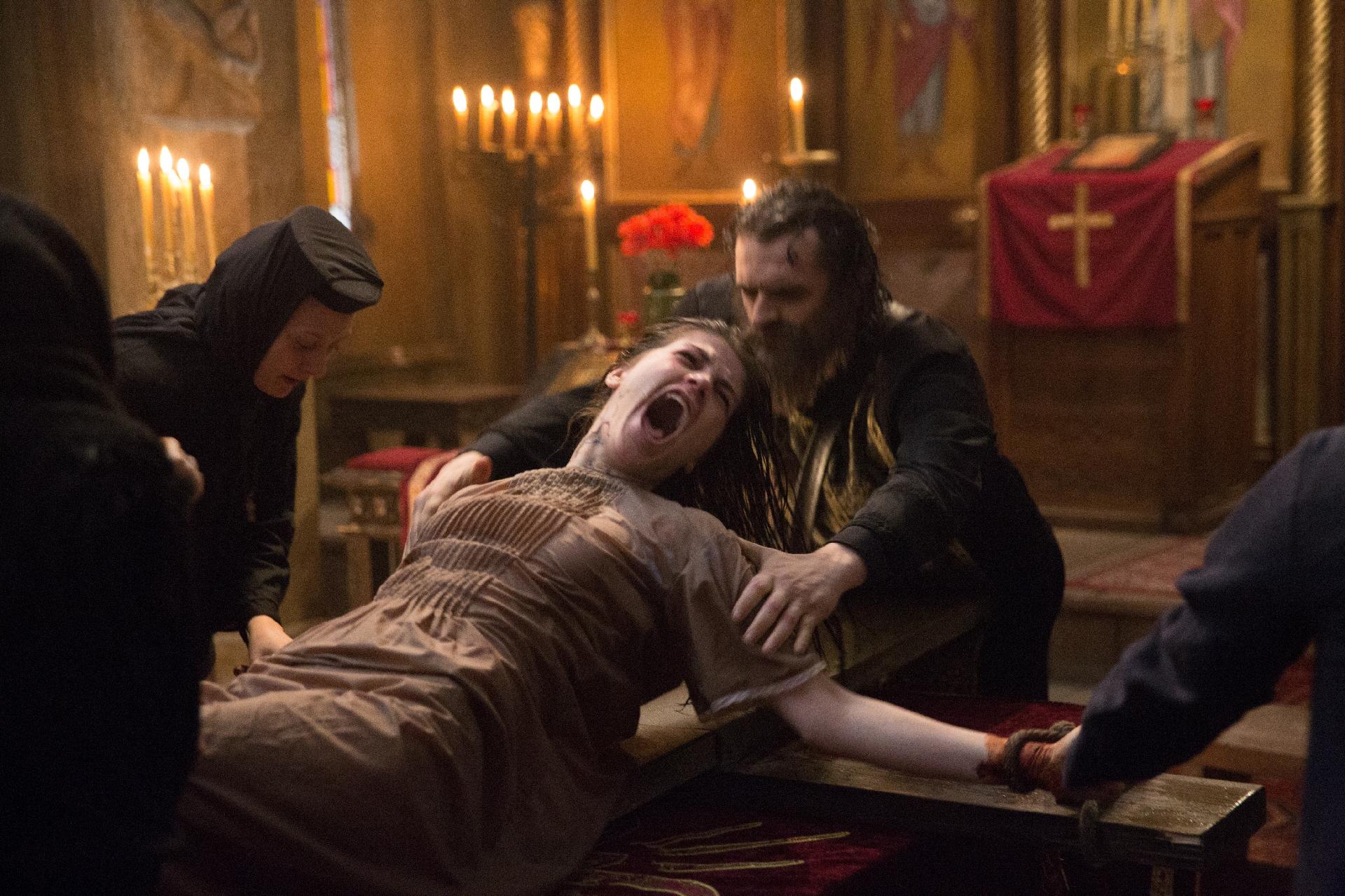 Cena do filme "Exorcismos e Demônios" (2018) - Divulgação