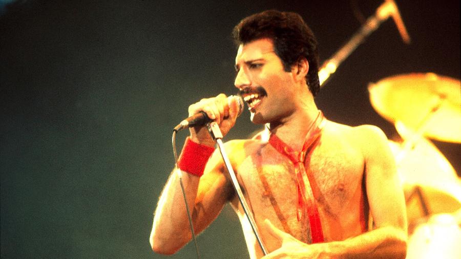 Freddie Mercury em show do Queen do início dos anos 1980 - Getty Images