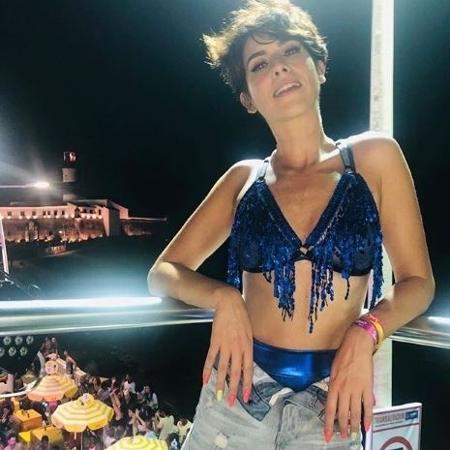 Fernanda Paes Leme optou por usar a peça embaixo de um shorts jeans - Reprodução/Instagram