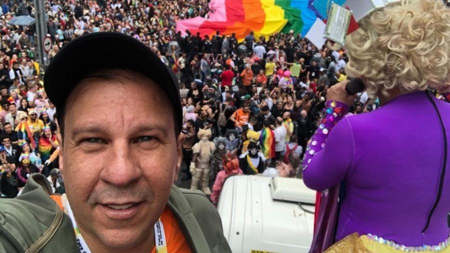 Nelson Matias Pereira, na foto durante a Parada de 2016, é um dos organizadores do evento - Arquivo pessoal