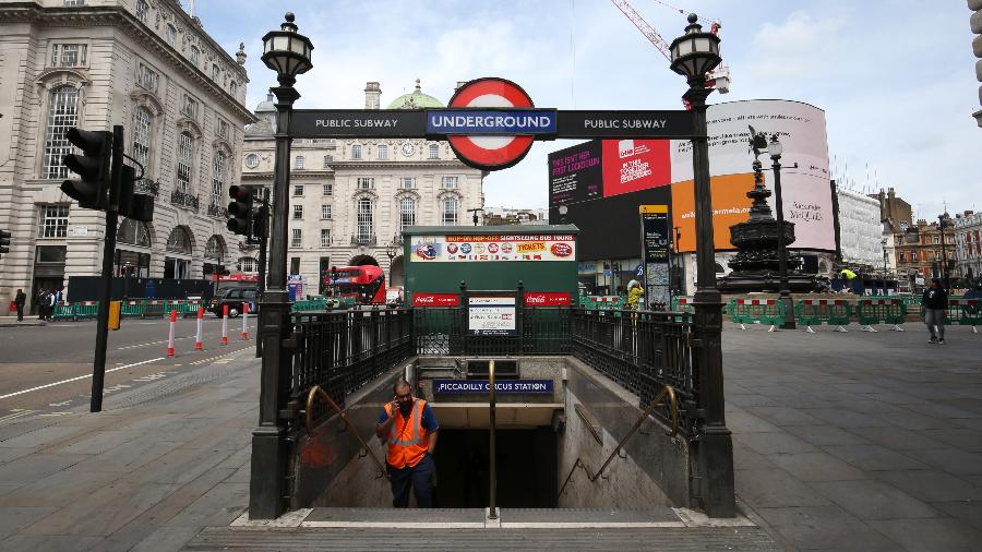 Entrada para a estação Piccadilly Circus, em Londres - Getty Images