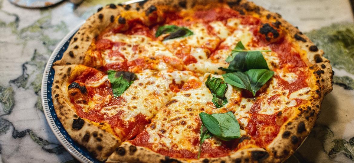 Massa na medida e recheio no capricho: faça a sua pizza favorita em casa - Unsplash