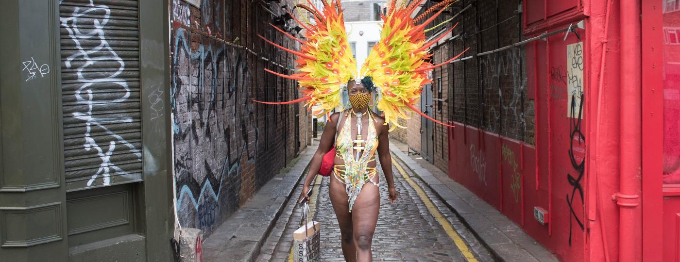 O carnaval, visto como um símbolo de tolerância interracial, remonta aos anos 1960 e celebra a comunidade afro-caribenha do Reino Unido - Getty Images