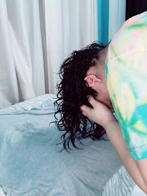 Plopping: finalize o seu cabelo cacheado com uma camiseta - 26/09