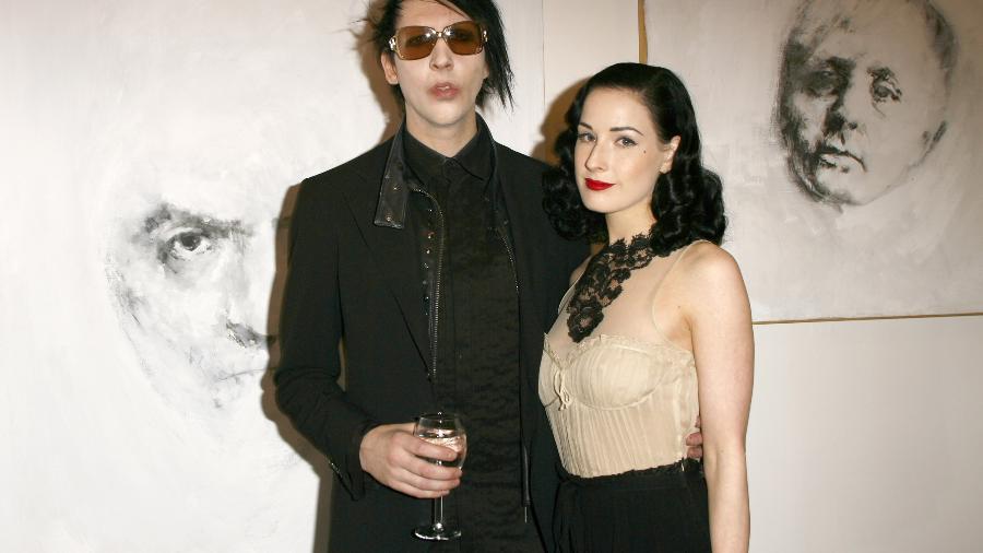 01.06.2006 - Marilyn Manson com a então esposa, Dita Von Teese, em evento em Hollywood (EUA) - J. Vespa/WireImage