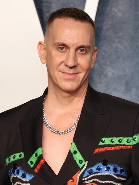 Jeremy Scott na festa pós-Oscar da Vanity Fair em 12 de março, último grande evento a que compareceu ainda à frente da Moschino - AMY SUSSMAN/Getty Images via AFP