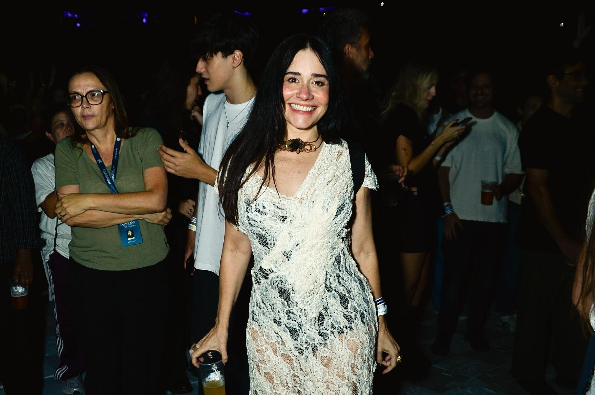 Alessandra Negrini curte o show do Djavan em São Paulo - undefined