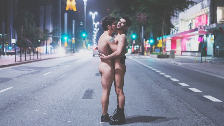 Os cliques aconteceram na madrugada da última quinta-feira (23) e, segundo Rodrigo Ladeira, um dos autores do projeto, no tempo entre o farol da Av. Paulista fechar e abrir novamente - Chicos/Divulgação - Chicos/Divulgação