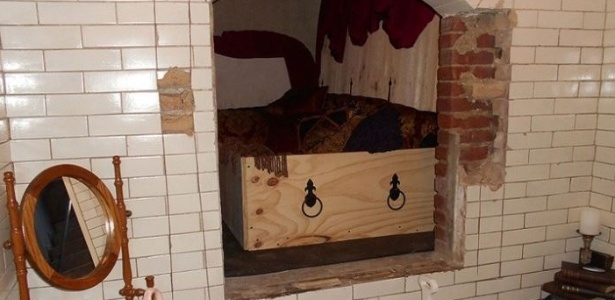 O "quarto" fica em uma cripta que abrigou o corpo de um padre por 102 anos - Divulgação/The Hotel Crypt