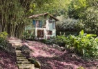 Jardim premiado à beira-mar tem plantas regionais e deck para o descanso - Divulgação