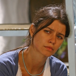 Beren Saat interpreta a protagonista Fatmagül na novela turca "Fatmagül - A Força do Amor"
