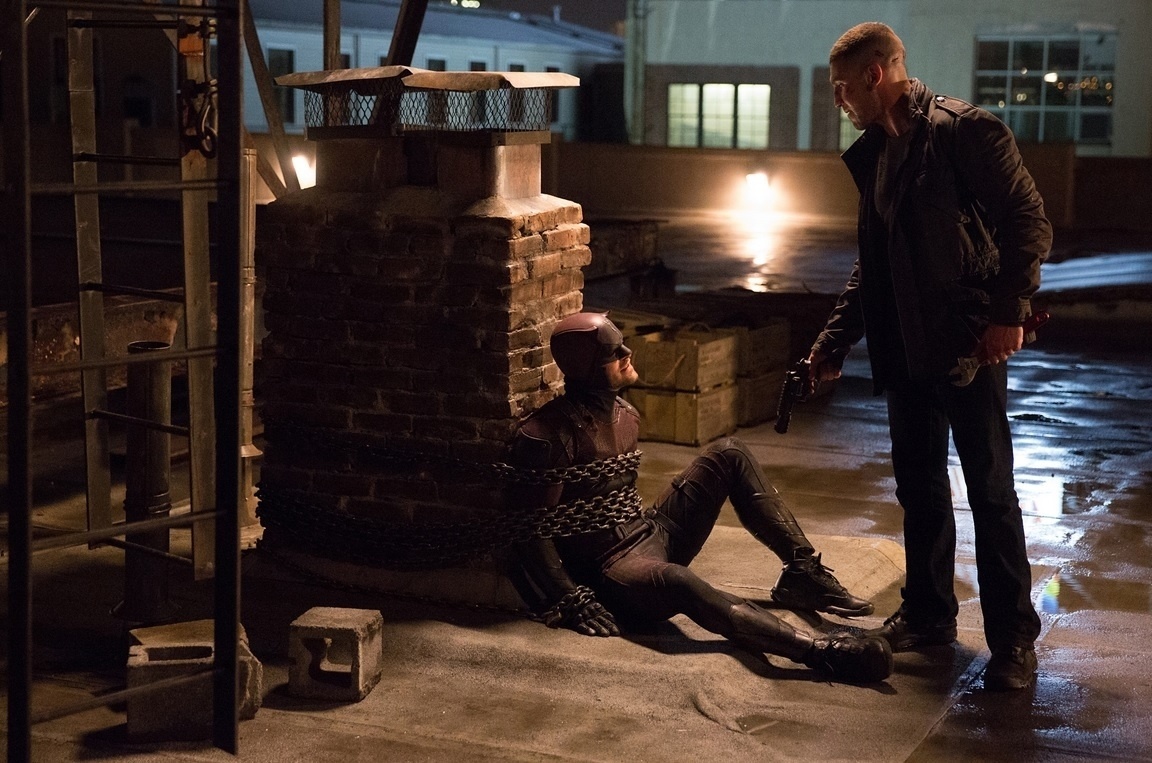 12.mar.2016 - Demolidor (Charlie Cox) é capturado pelo Justiceiro (Jon Bernthal) em cena da segunda temporada de "Demolidor" - Divulgação/Netflix