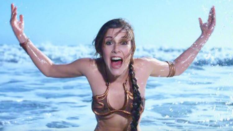 A atriz Carrie Fisher faz ensaio na praia como a princesa Leia de "Star Wars" - Reprodução - Reprodução