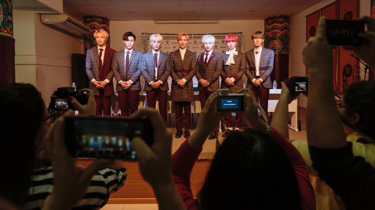 O grupo de K-pop BLANC7 atende a imprensa em São Paulo - Gabo Morales/UOL - Gabo Morales/UOL