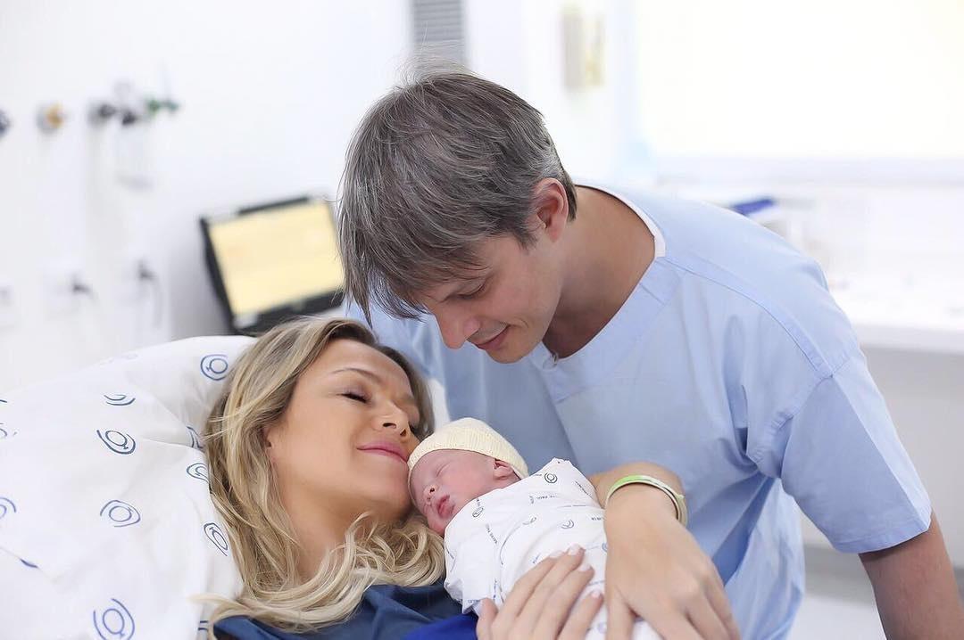 Denominada como a "fotógrafa das estrelas", Thalita Castanha   acompanha a cerca de 60 famílias --entre famosos e anônimos--    por mês e chega a faturar até R$ 6 mil por um único ensaio - Reprodução/Instagram/fotografa_thalitacastanha