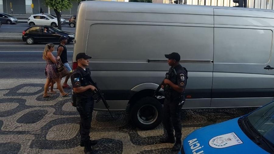 VÍDEO: motorista filma troca de tiros no Centro do Rio que