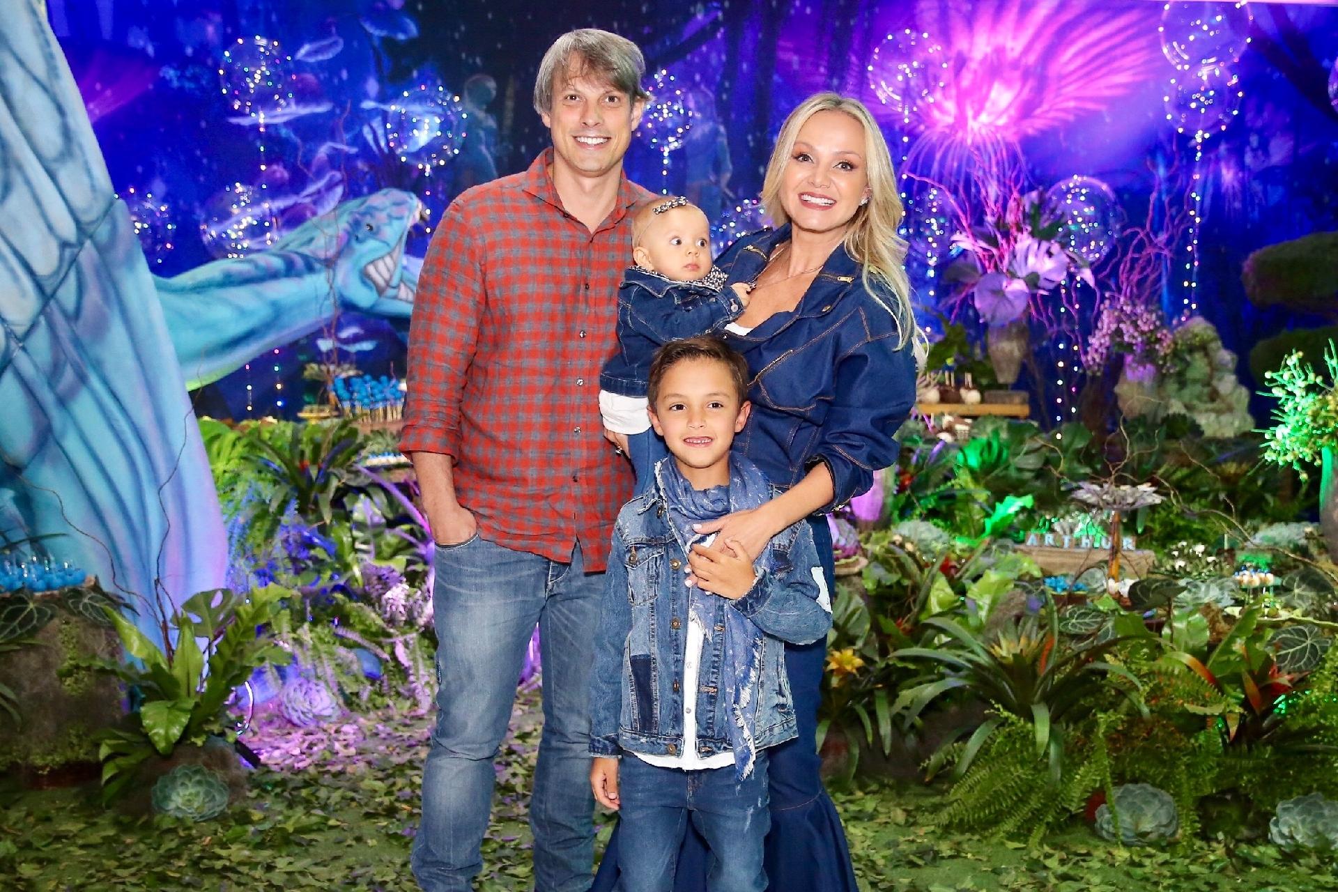 O  pequeno Arthur, primogênito da apresentadora Eliana, comemorou o aniversário de 7 anos, nesta sexta-feira (10).  Arthur é fruto do relacionamento de Eliana com o empresário e produtor musical João Marcelo Bôscoli --os dois se separaram em meados de março de 2014 - Manuela Scarpa/Brazil News